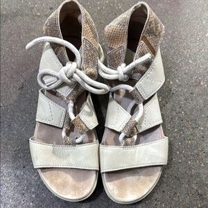 Sorel White and Tan Sandals